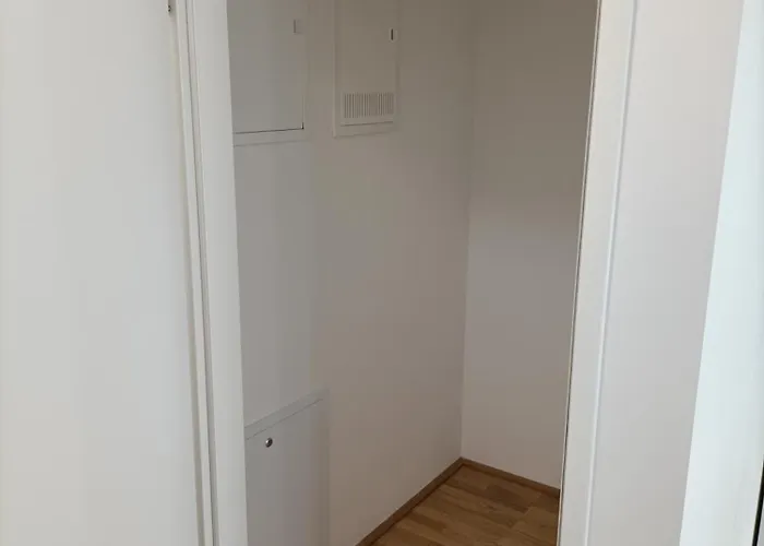 Hauptbahnhof Flat At Train Station فيينا